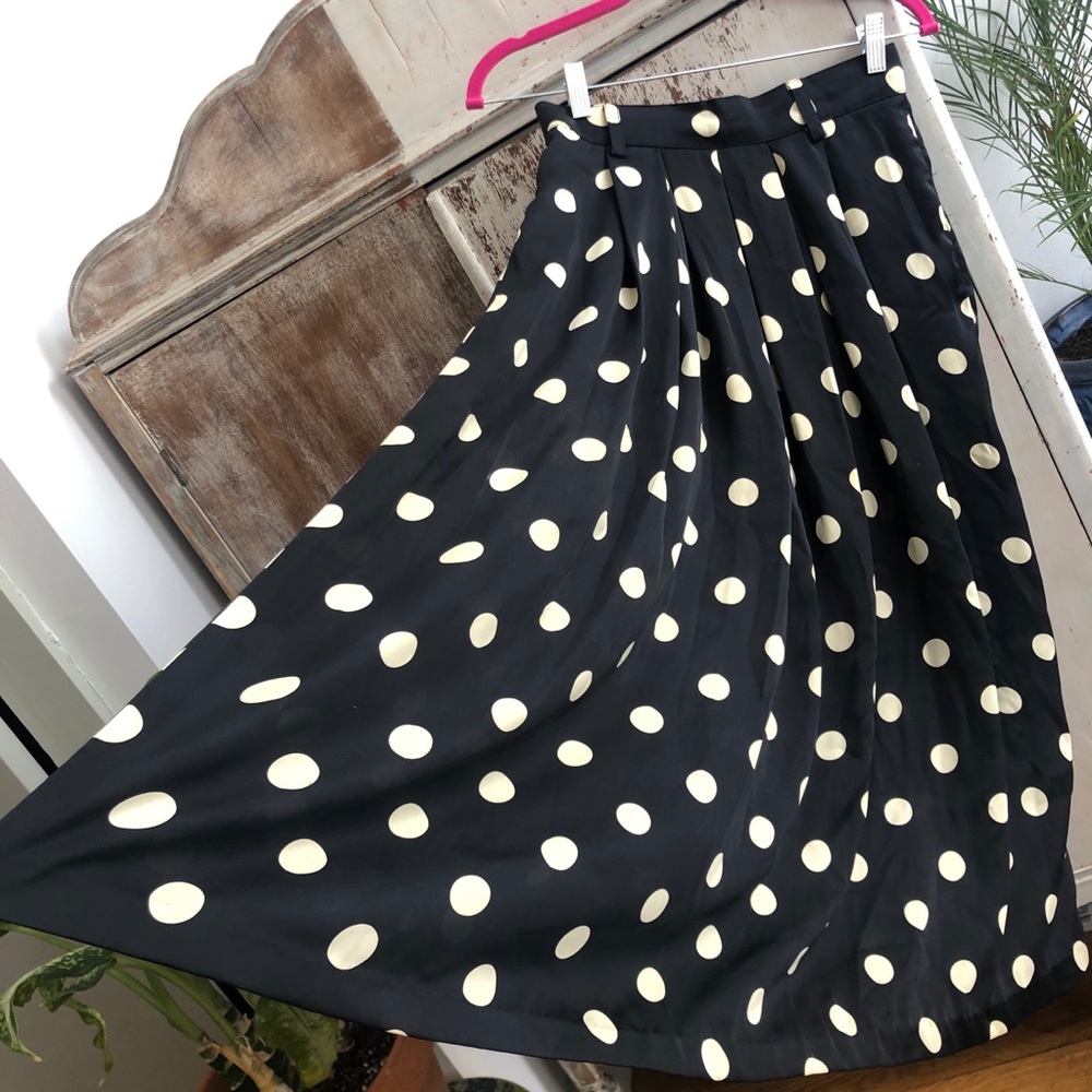 Vintage handmade polka dot midi skirt with belt loops ⚪️⚫️